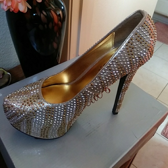 Shoes - Picture 2 of 3